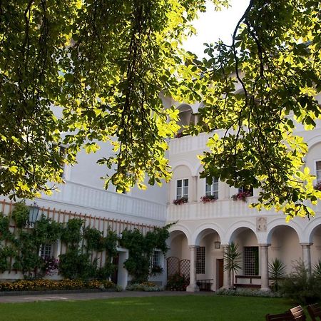 Kloster Wernberg Hotel Exterior photo